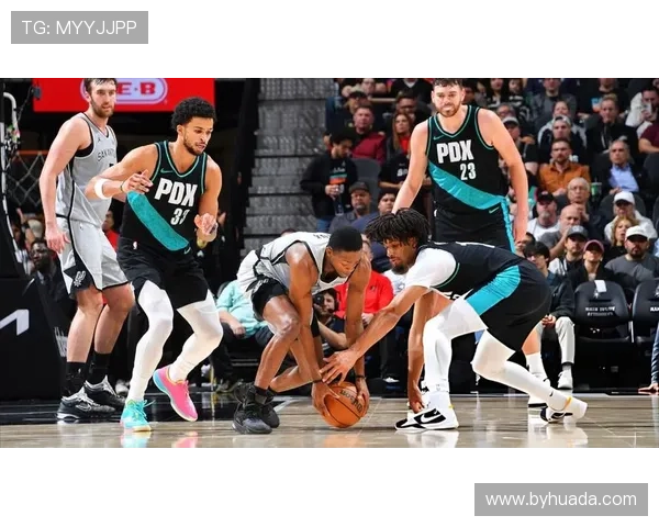 福克斯25分阿夫29+6+6马刺六人上双胜开拓者