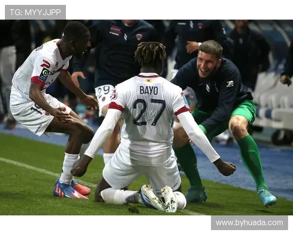 斯特拉斯堡雷恩首发阵容曝光 福法纳亮相